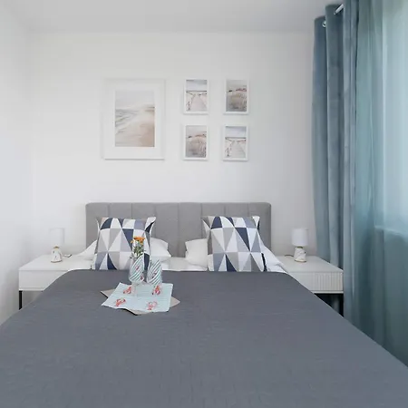 Stylish With A Balcony Near Center By Renters Appartamento