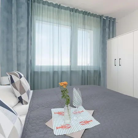Stylish With A Balcony Near Center By Renters Appartamento *