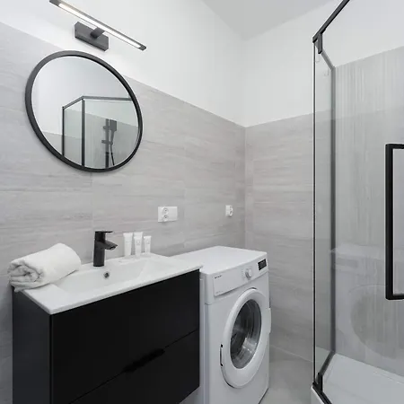 Stylish With A Balcony Near Center By Renters Kołobrzeg